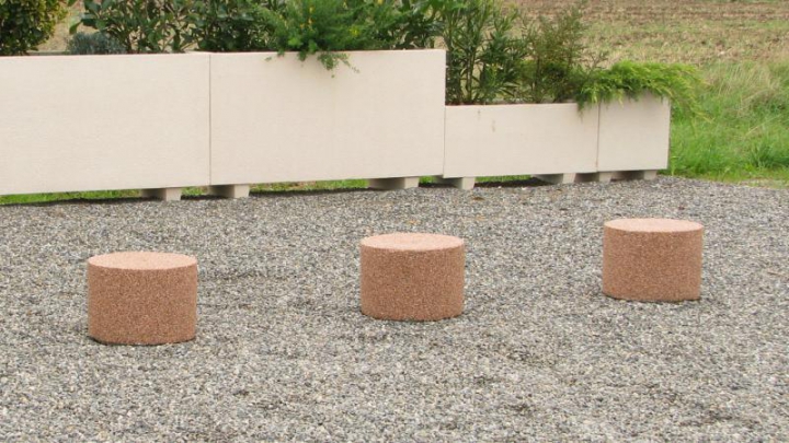 Bornes cylindriques finition gravillons lavés 836
